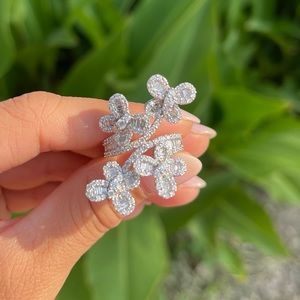 SOLD✨ 🦋 Butterfly diamond baguette ring